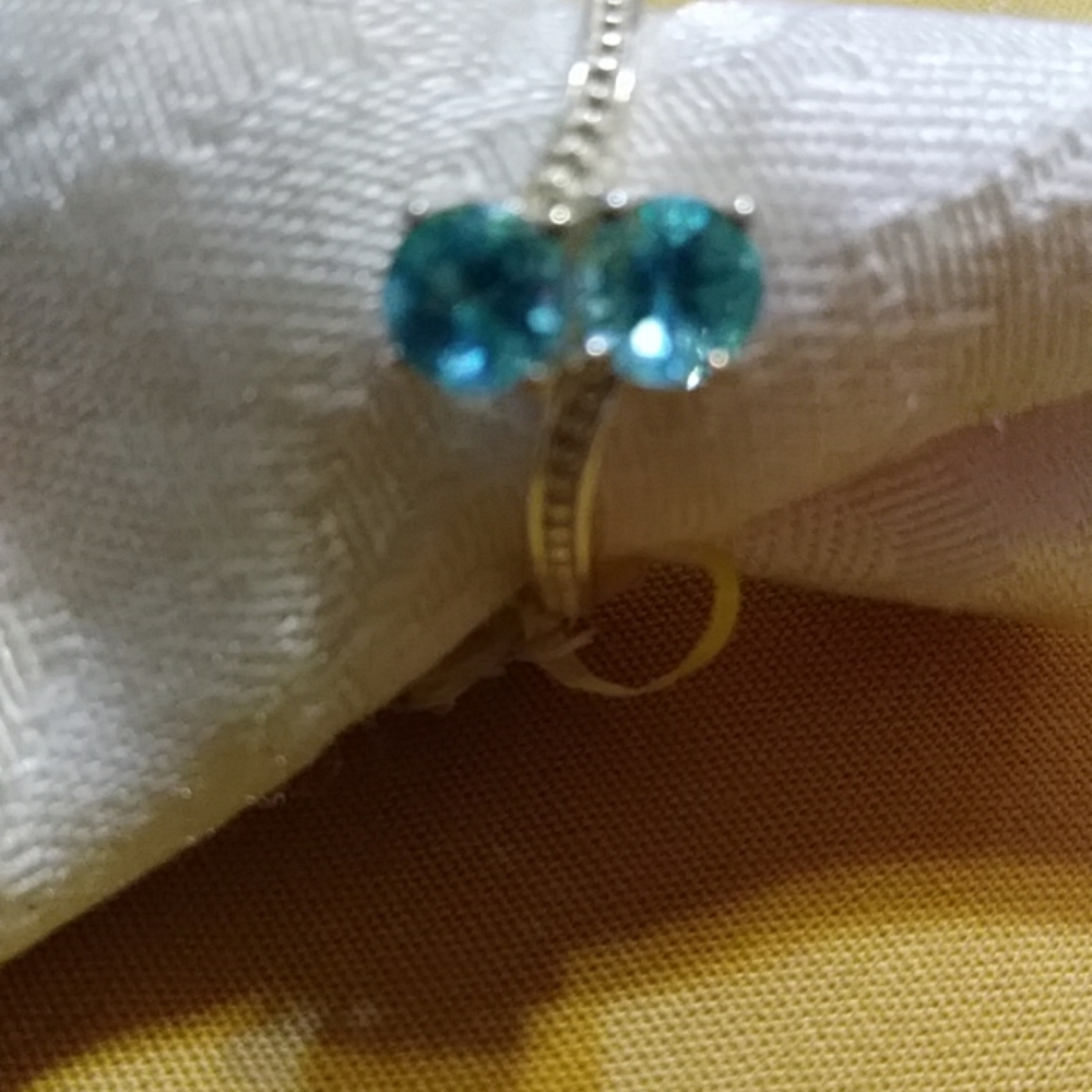 NWT-NEON APATITE. TWO STONE STERLING SIZE 7